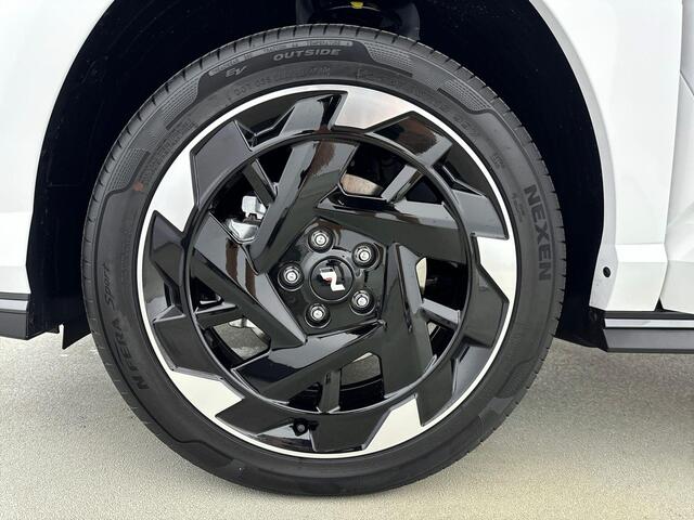 Hyundai Kona Electric N Line Business 64.8 kWh | Warmtepomp | Stoel + stuurverwarming | 19" Lm-wielen | Bose audio |