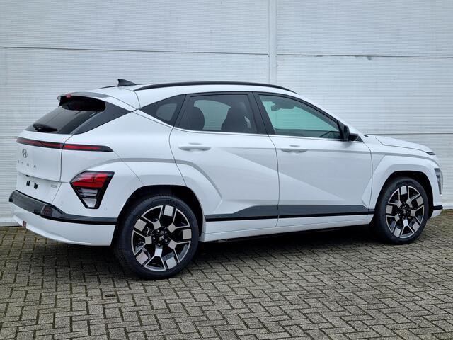 Hyundai Kona Premium 64.8 kWh Long Range / ¤ 3.500,- Voordeel / Uit Voorraad Leverbaar / Prijs is rijklaar / Lederen bekleding / Apple & Android Carplay / Adaptieve Cruise Control / Lane Assist / 100% SoH / Full Option /