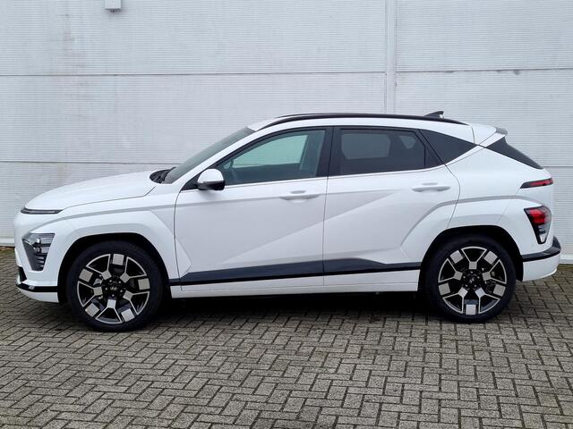 Hyundai Kona Premium 64.8 kWh Long Range / ¤ 3.500,- Voordeel / Uit Voorraad Leverbaar / Prijs is rijklaar / Lederen bekleding / Apple & Android Carplay / Adaptieve Cruise Control / Lane Assist / 100% SoH / Full Option /