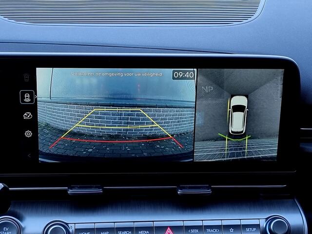 Hyundai Kona Premium 64.8 kWh Long Range / ¤ 3.500,- Voordeel / Uit Voorraad Leverbaar / Prijs is rijklaar / Lederen bekleding / Apple & Android Carplay / Adaptieve Cruise Control / Lane Assist / 100% SoH / Full Option /