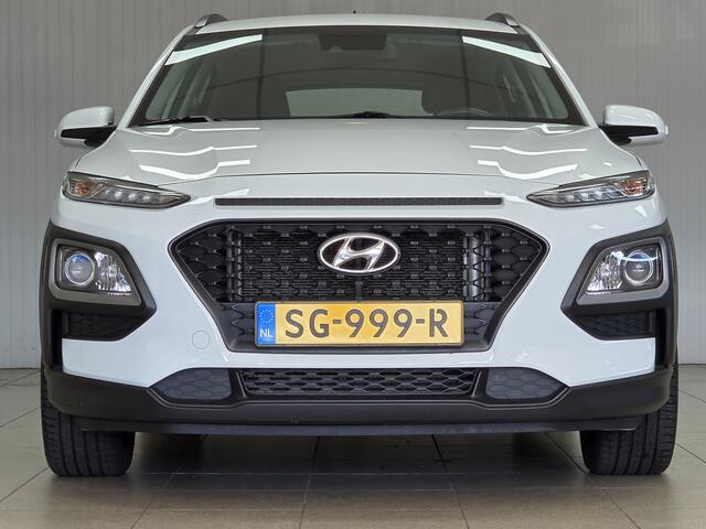 Hyundai Kona 1.0T Comfort/ Trekhaak/ Camera/ Apple + Android/ DAB+/ Clima/ Cruise/ Elek. pakket/ Isofix/ Bluetooth/ Armsteun/ Multi. LEDER. Stuur/ Mistl./ Dakrails.