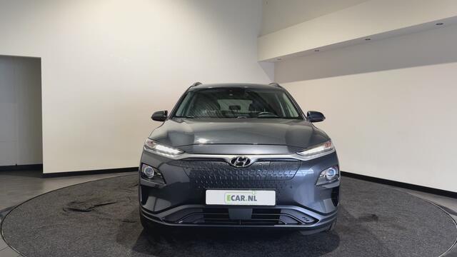 Hyundai Kona EV Premium 64 kWh | Voorstoelen verwarmd & gekoeld | Trekhaak | Warmtepomp | Soh (batterijcheck) Waarde 90,4 %
