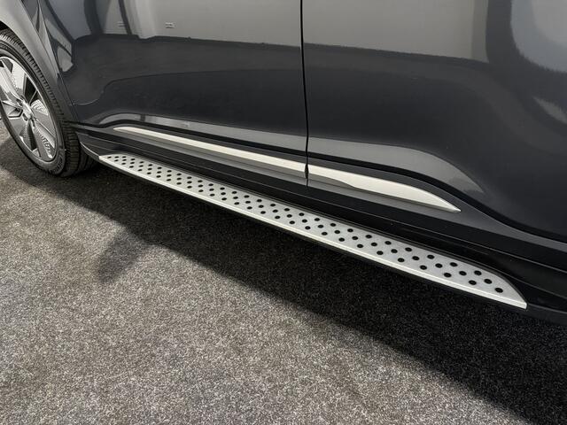 Hyundai Kona EV Premium 64 kWh | Voorstoelen verwarmd & gekoeld | Trekhaak | Warmtepomp | Soh (batterijcheck) Waarde 90,4 %