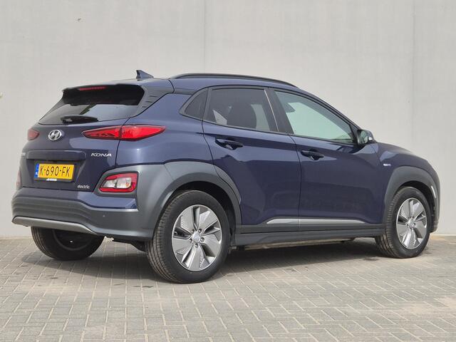 Hyundai Kona EV Fashion 64 kWh / Head Up Display / CCS snelladen / Warmtepomp / Achteruitrijcamera / Apple Carplay Android Auto / Draadloze telefoon lader / Keyless Entry/Start / Navigatie / Krell Audio Systeem / Parkeersensoren achter /