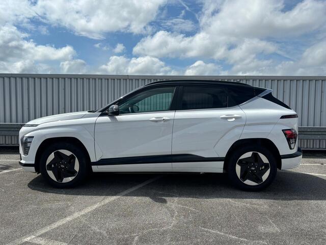 Hyundai Kona Electric Comfort Smart 65.4 kWh / ¤3500,- Voordeel / Uit Voorraad Leverbaar / Elektrische Achterklep / Navigatie / Achteruitrij Camera / Adaptive Cruise / Keyless /