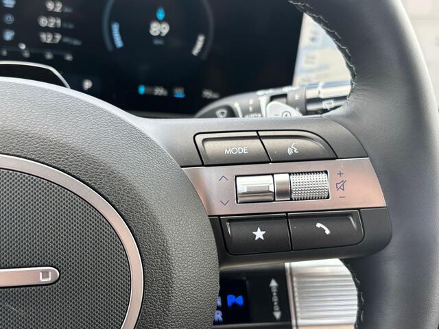 Hyundai Kona Electric Comfort Smart 65.4 kWh / ¤3500,- Voordeel / Uit Voorraad Leverbaar / Elektrische Achterklep / Navigatie / Achteruitrij Camera / Adaptive Cruise / Keyless /