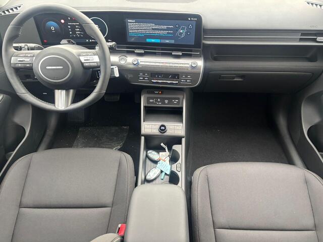 Hyundai Kona Electric Pure Edition 64.8 kWh / ¤500,- Voordeel / Uit Voorraad Leverbaar / Stoel- & Stuurverwarming / Achteruitrijcamera / Parkeersensoren Voor + Achter / Dynamische Navigatie / Climate Control / Adaptive Cruise Control /
