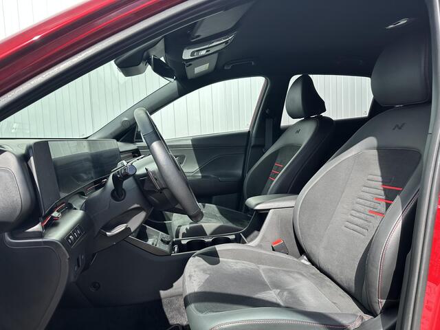 Hyundai Kona 1.6 GDI HEV N Line / N-Line interieur & Exterieur / Leer-Alcantara / Adaptieve Cruise Control / 18" LMV / Stoel + Stuurwiel verwarming voor & achter / Stoelventilatie / 360 graden camera /