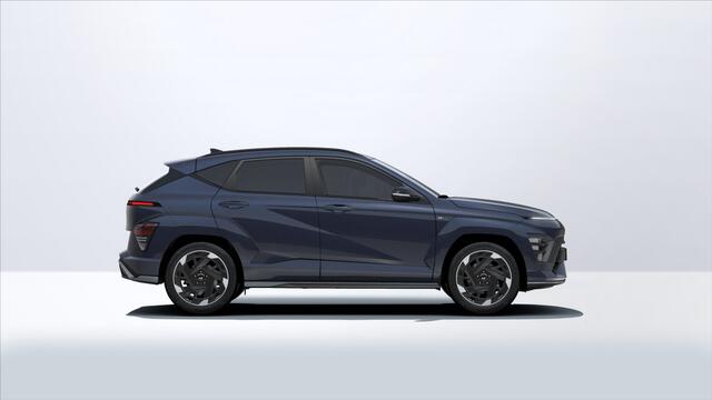 Hyundai Kona N Line Business 64.8 kWh Long Range / ¤ 1.500 Voordeel op de nieuwprijs / Prijs is rijklaar / Direct uit voorraad leverbaar / Navigatie / Adaptive Cruise Control / Climate Control / N-Line interieur & Exterieur accenten / 18" LMV /