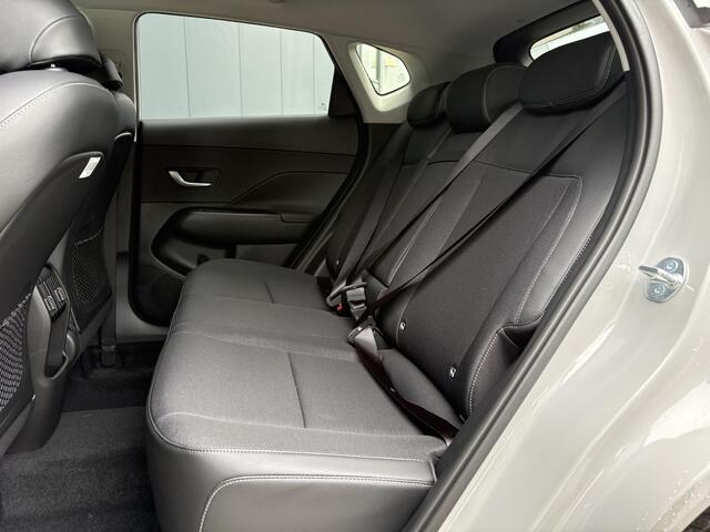 Hyundai Kona 1.6 GDI HEV Comfort Plus / ¤ 4.500,- Voordeel op de Nieuwprijs / Uit Voorraad Leverbaar / Navigatie / 18" LMV / Adaptieve Cruise Control / Parkeersensoren voor en achter / Stuurverwarming voor & achter / 5 Jaar Fabrieksgarantie /