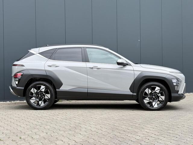 Hyundai Kona 1.6 GDI HEV Comfort Plus / ¤ 4.500,- Voordeel op de Nieuwprijs / Uit Voorraad Leverbaar / Navigatie / 18" LMV / Adaptieve Cruise Control / Parkeersensoren voor en achter / Stuurverwarming voor & achter / 5 Jaar Fabrieksgarantie /