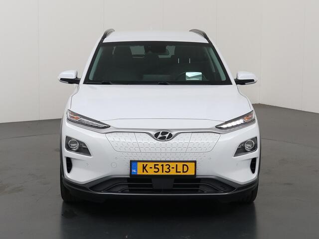 Hyundai Kona EV Limited 64 kWh | SOH 95% | Trekhaak | Lederen Interieur | Navigatie | Stoelverwarming voor + achter | HUD | Camera | DAB | Apple CarPlay/Android Auto | Stoelverwarming + koeling | Adaptieve Cruise Control | KRELL Audio |