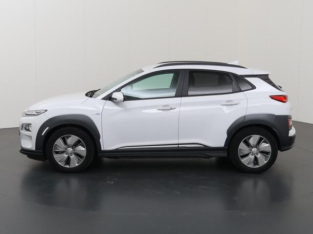 Hyundai Kona EV Limited 64 kWh | SOH 95% | Trekhaak | Lederen Interieur | Navigatie | Stoelverwarming voor + achter | HUD | Camera | DAB | Apple CarPlay/Android Auto | Stoelverwarming + koeling | Adaptieve Cruise Control | KRELL Audio |