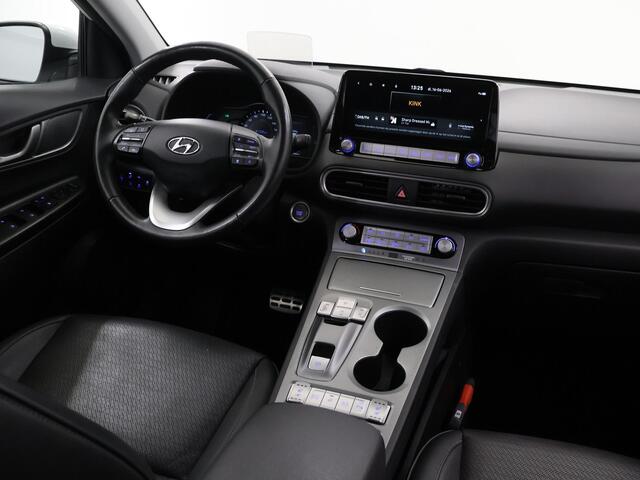 Hyundai Kona EV Limited 64 kWh | SOH 95% | Trekhaak | Lederen Interieur | Navigatie | Stoelverwarming voor + achter | HUD | Camera | DAB | Apple CarPlay/Android Auto | Stoelverwarming + koeling | Adaptieve Cruise Control | KRELL Audio |