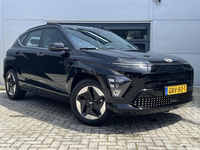 Hyundai Kona Electric Comfort 65.4 kWh | SoH 98.5% | Navigatie/ Apple Carplay/Android Auto | Achteruitrijcamera | PDC V+A | NL Auto | vast Trekhaak |