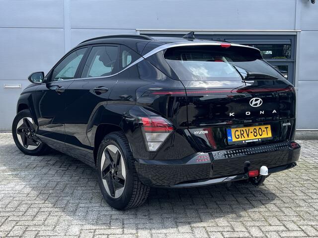Hyundai Kona Electric Comfort 65.4 kWh | SoH 98.5% | Navigatie/ Apple Carplay/Android Auto | Achteruitrijcamera | PDC V+A | NL Auto | vast Trekhaak |