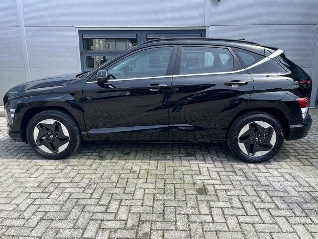 Hyundai Kona Electric Comfort 65.4 kWh | SoH 98.5% | Navigatie/ Apple Carplay/Android Auto | Achteruitrijcamera | PDC V+A | NL Auto | vast Trekhaak |