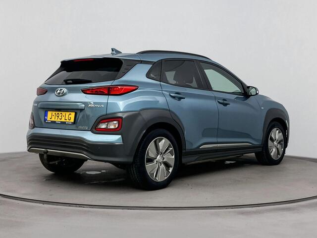 Hyundai Kona EV Premium 64 kWh | Trekhaak fietsendrager | Achteruitrij camera | Stoelverwarming & verkoeling | Navigatie | Apple carplay/android auto |