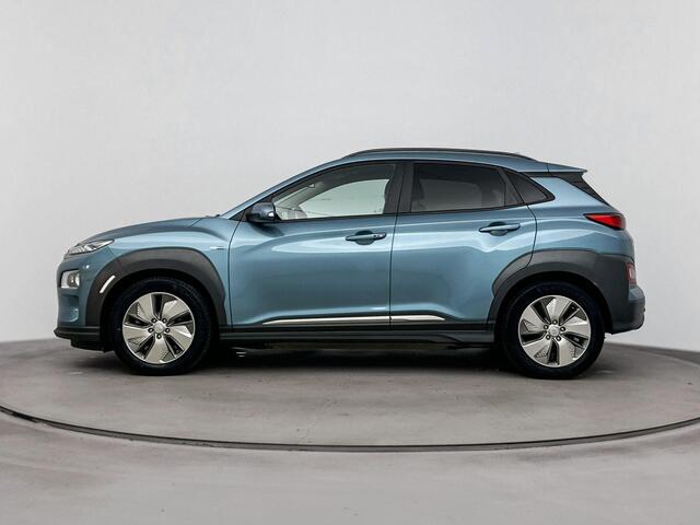 Hyundai Kona EV Premium 64 kWh | Trekhaak fietsendrager | Achteruitrij camera | Stoelverwarming & verkoeling | Navigatie | Apple carplay/android auto |