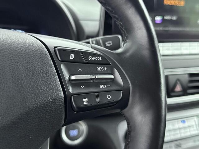 Hyundai Kona EV Premium 64 kWh | Trekhaak fietsendrager | Achteruitrij camera | Stoelverwarming & verkoeling | Navigatie | Apple carplay/android auto |