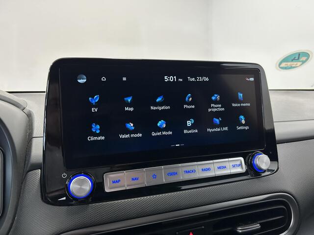 Hyundai Kona EV Premium 64 kWh | SOH 96% | HUD | Leder | Stoelverwarming | Trekhaak | 3-FASE