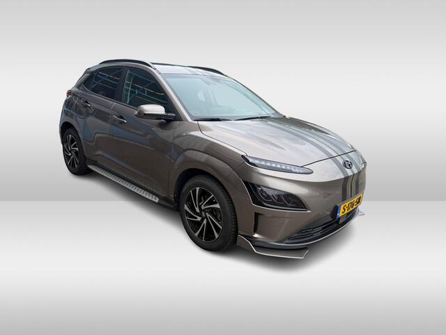 Hyundai Kona EV Premium 64 kWh / Trekhaak / Camera / Head-up / Leder / CarPlay / Keyless / 17'' / Stoelverwarming+Ventilatie / Stuurverwarming / Dodehoek / DAB / ACC
