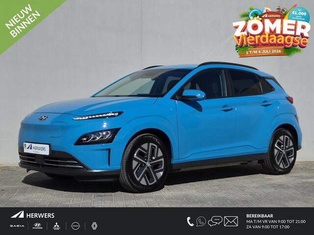 Hyundai Kona EV Comfort Smart 39 kWh / SOH 100% / Fabrieksgarantie tot 04-2027 / Dealer onderhouden / CCS snellader / Navigatie / Warmtepomp / Apple Carplay Android / WLTP bereik 305 km bereik stad 435 km / Stuur- & Stoelverwarming / Achteruitrijcamera / Draadloze tel