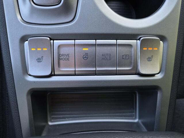 Hyundai Kona EV Comfort Smart 39 kWh / SOH 100% / Fabrieksgarantie tot 04-2027 / Dealer onderhouden / CCS snellader / Navigatie / Warmtepomp / Apple Carplay Android / WLTP bereik 305 km bereik stad 435 km / Stuur- & Stoelverwarming / Achteruitrijcamera / Draadloze tel