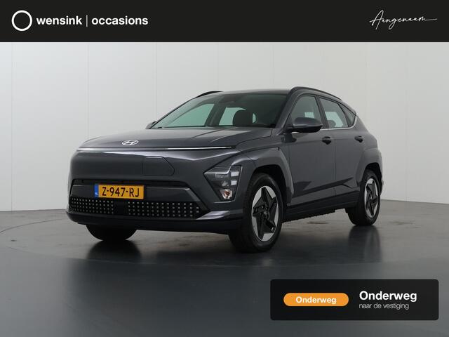 Hyundai Kona Electric Comfort 65.4 kWh | SOH 97% | Nieuw Model | Navigatie | Camera | Apple CarPlay/Android Auto | DAB | Adaptieve Cruise Control | LED | Sfeerverlichting | Vehicle to Load | Warmtepomp |