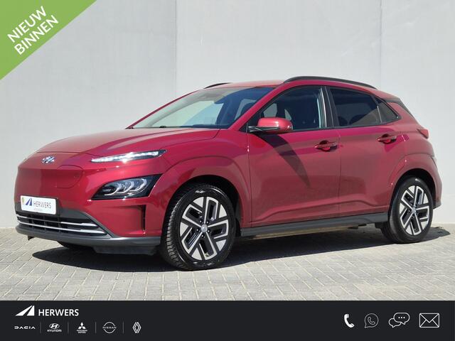Hyundai Kona EV Pure 64 kWh / SOH 100% / CCS snelladen / Stoelverwarming / Krell Audio Systeem / Apple Carplay Android Auto / Draadloze telefoon lader / Achteruitrijcamera / Keyless Entry/Start / Parkeersensoren achter / Navigatie /