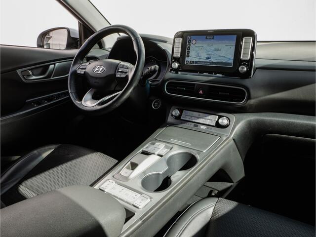 Hyundai Kona EV Premium 64 kWh Warmtepomp/ Stuur+stoelverwarming/ Blindspot/ Schuifdakje/ Camera/ HUD