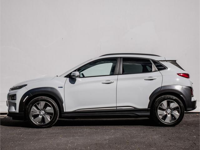 Hyundai Kona EV Premium 64 kWh Warmtepomp/ Stuur+stoelverwarming/ Blindspot/ Schuifdakje/ Camera/ HUD
