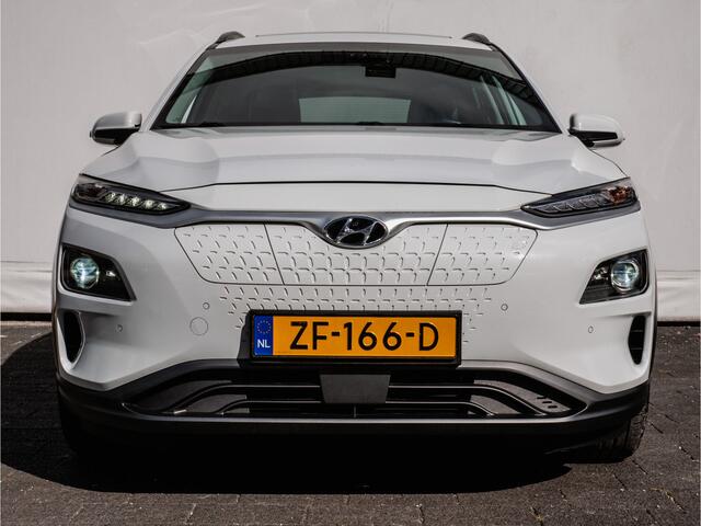 Hyundai Kona EV Premium 64 kWh Warmtepomp/ Stuur+stoelverwarming/ Blindspot/ Schuifdakje/ Camera/ HUD