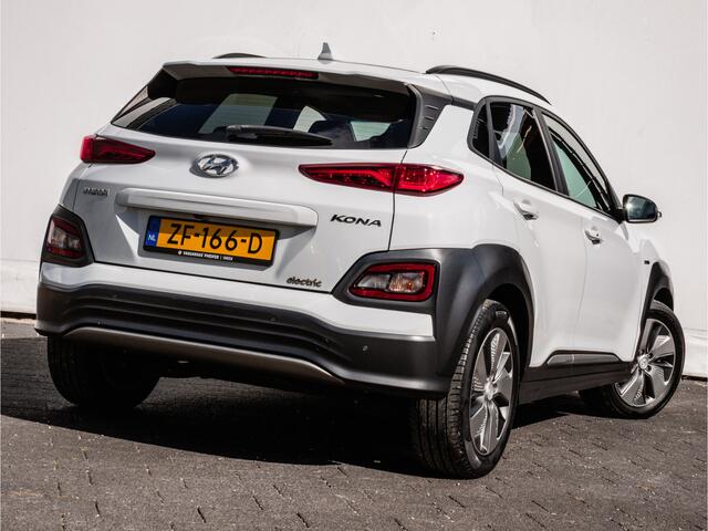 Hyundai Kona EV Premium 64 kWh Warmtepomp/ Stuur+stoelverwarming/ Blindspot/ Schuifdakje/ Camera/ HUD