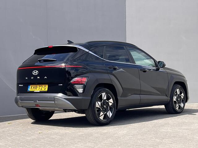 Hyundai Kona 1.6 GDI HEV Premium Sky / Fabrieksgarantie tot 10-2028 / Schuifdak / Leder / Camera 360° / Elektr. stoelen en klep / Stoelventilatie / Stuur-, stoel- en achterbankverwarming / Navi / Apple Carplay Android / 18" LM wielen /
