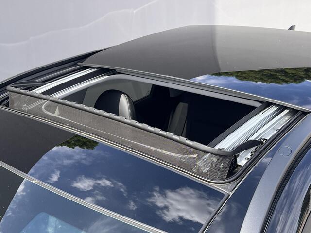 Hyundai Kona 1.6 GDI HEV Premium Sky / Fabrieksgarantie tot 10-2028 / Schuifdak / Leder / Camera 360° / Elektr. stoelen en klep / Stoelventilatie / Stuur-, stoel- en achterbankverwarming / Navi / Apple Carplay Android / 18" LM wielen /
