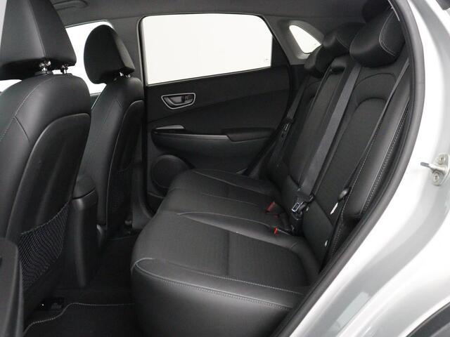 Hyundai Kona EV Fashion Design 64 kWh | SOH 94.6% | Leder | Head-up | Trekhaak | Adaptive cruise | Carplay | Stoelverwarming | Krell Sound | Dodehoek detectie |