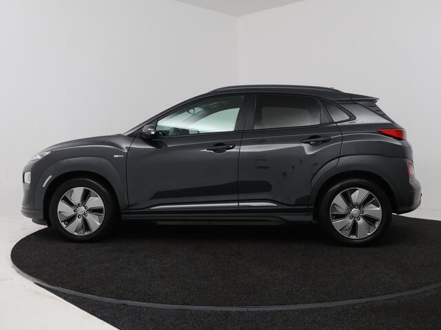 Hyundai Kona EV Fashion 64 kWh | Trekhaak | Onderweg-naar-dealer