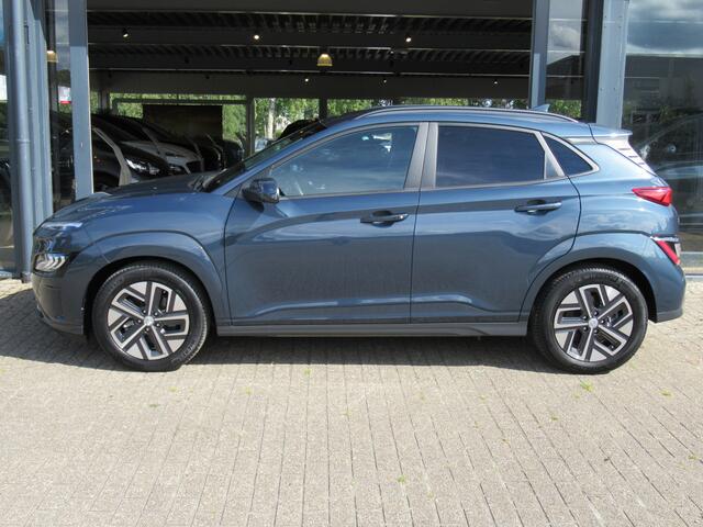 Hyundai Kona EV Premium 64 kWh | 3 fase | warmtepomp 1e eigen | full option! | leder | head-up | elektr.stoelen| adpt.cruise