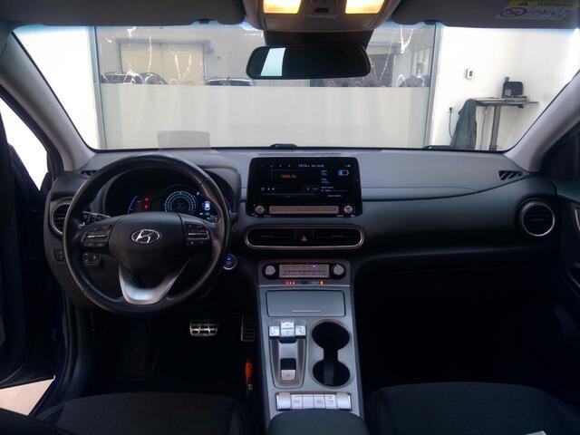 Hyundai Kona EV Fashion 64 kWh | SOH 100% | Navigatiesysteem | Parkeersensoren |