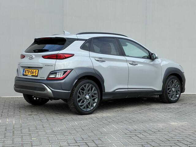 Hyundai Kona 1.6 GDI HEV Premium Sky / Fabrieksgarantie t/m 07-2027 / Schuif/open dak / Stoelverwarming / Lederen bekleding / Achteruitrijcamera / Apple CarPlay/Android Auto / Navigatiesysteem /