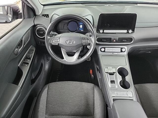 Hyundai Kona EV COMFORT 64 kWh (100% SOH) I AUTOMAAT I P-CAMERA I APPLE CARPLAY I CRUISE CONTROL