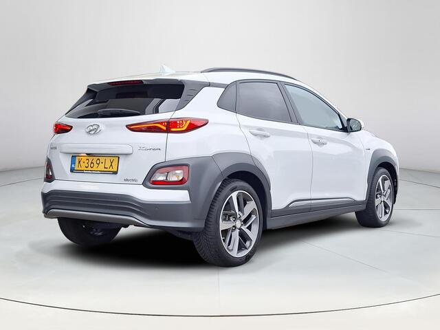 Hyundai Kona EV Limited 64 kWh | Apple Carplay/Android Auto | Stoel/stuurverwarming | Stoelverkoeling | Krell premium audio | Schuif/kantel dak | Head-up display | Lichtmetalen velgen |