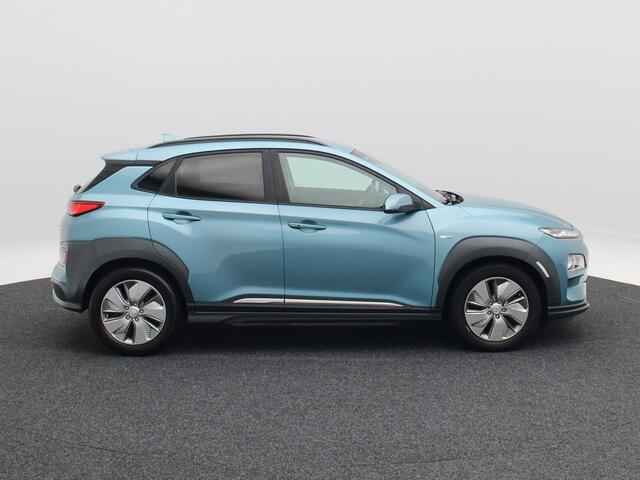 Hyundai Kona EV Fashion 64 kWh 205 Pk | Krell Audio | Adaptive Cruise | Navigatie | Keyless | Leder Stuurwiel | Trekhaak | 17 Inch