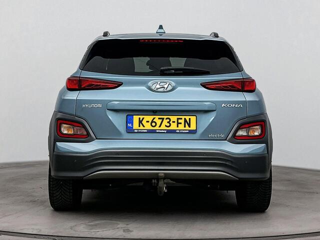 Hyundai Kona EV Fashion 64 kWh | SOH 96.1% | Trekhaak fietsendrager | Achteruitrij camera | Dodehoek detectie | Stoelverwarming |