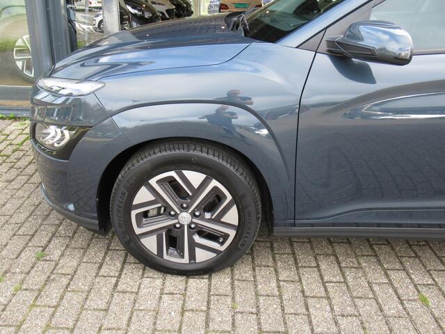 Hyundai Kona EV Edition 64 kWh | 3 fase | warmtepomp 1e eigen | dealer onderh | Head-up | groot navi | LED | Adp. cruise
