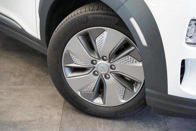 Hyundai Kona EV Comfort 64 kWh 3-Fase Warmtepomp Two-Tone Adaptive-Cruise Navigatie