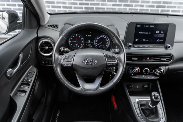 Hyundai Kona 1.0 T-GDI 120 Comfort | Achteruitrijcamera | Parkeersensoren | Airco | Cruise Control | Apple Carplay | Android Auto | DAB | Lichtmetalen Velgen 16 inch