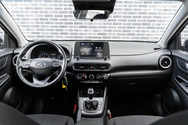 Hyundai Kona 1.0 T-GDI 120 Comfort | Achteruitrijcamera | Parkeersensoren | Airco | Cruise Control | Apple Carplay | Android Auto | DAB | Lichtmetalen Velgen 16 inch
