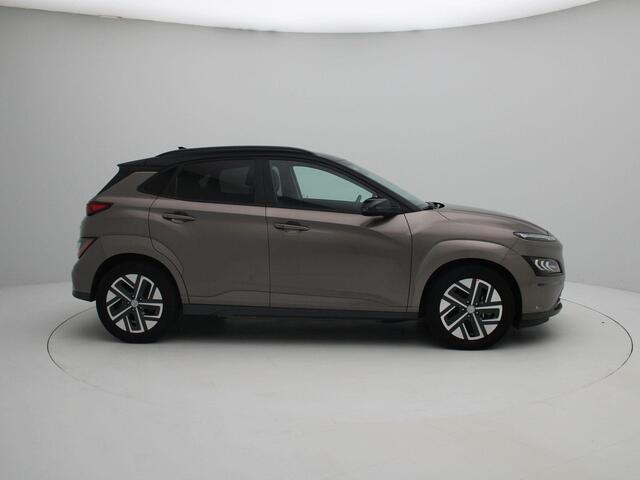 Hyundai Kona EV Premium 64 kWh | Leder | Stoelverwarming | Stoelventilatie | Stuurverwarming | Led Verlichting |
